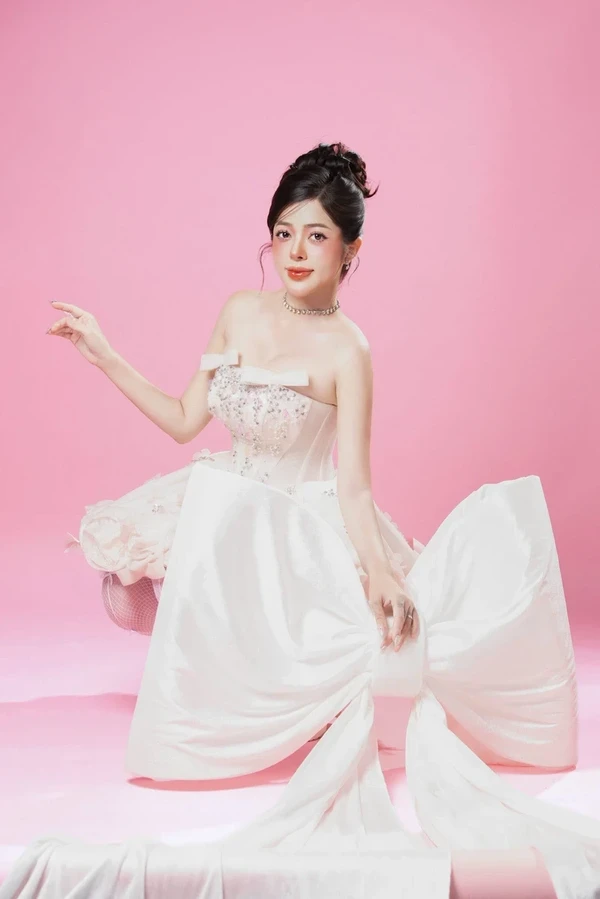 Ảnh Linh Barbie nóng bỏng cuốn hút