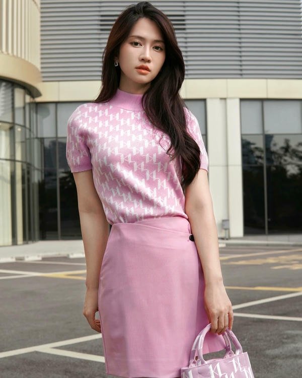 Ảnh Lê Bống tóc dài mượt mà quyến rũ