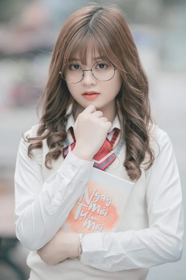 Ảnh gái xinh đeo kính quyến rũ bí ẩn