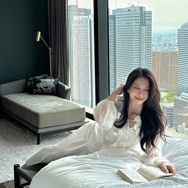 Hình Lê Bống makeup nhẹ nhàng tự nhiên