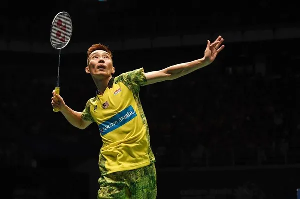 ảnh lee chong wei ngầu tư thế đánh cầu 