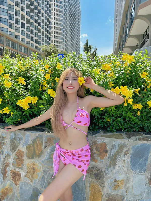 Fan ngưỡng mộ hình ảnh bikini của Ngô Ngọc Hòa. 