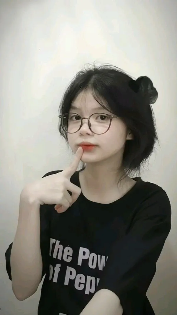 hình ảnh gái cute đeo kính