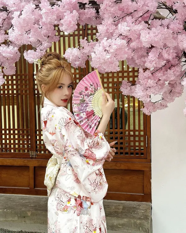 Khoảnh khắc tươi tắn của Ngân Hà trong trang phục kimono. 