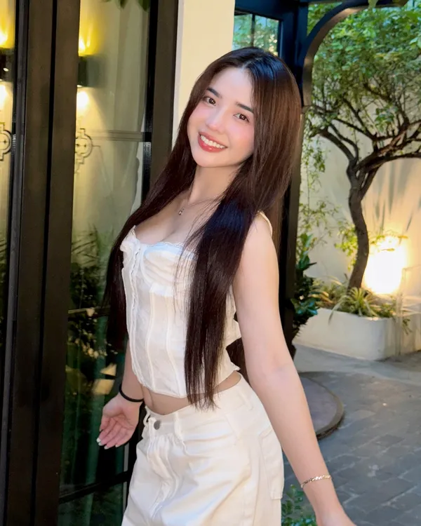 Hình ảnh Cindy Diễm My cuốn hút. 