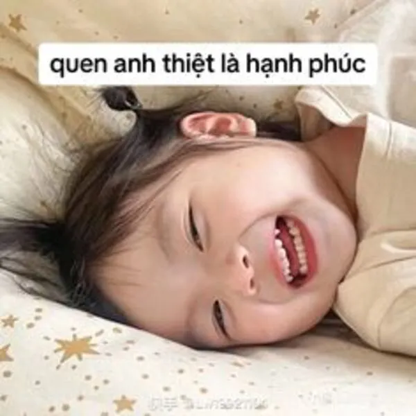 meme em bé cười 