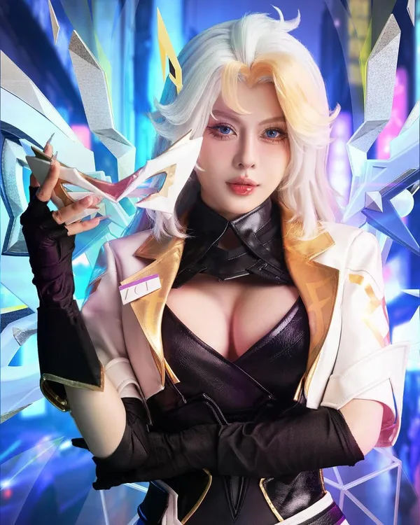 hình ảnh Võ Nữ Ngân Hà trong bộ đồ cosplay