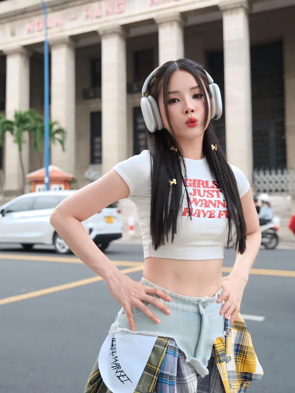 Ảnh DJ Mie mang đến một không gian sống động và đầy sắc màu