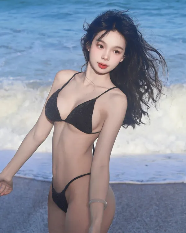 Gái xinh bikini tươi tắn 