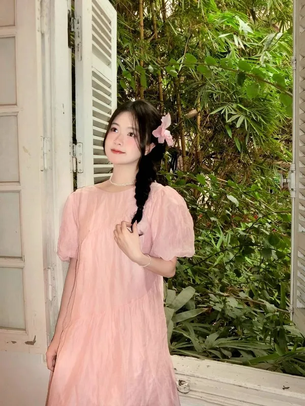 Bộ ảnh gái xinh mặc đồ pinky đầy cuốn hút. 