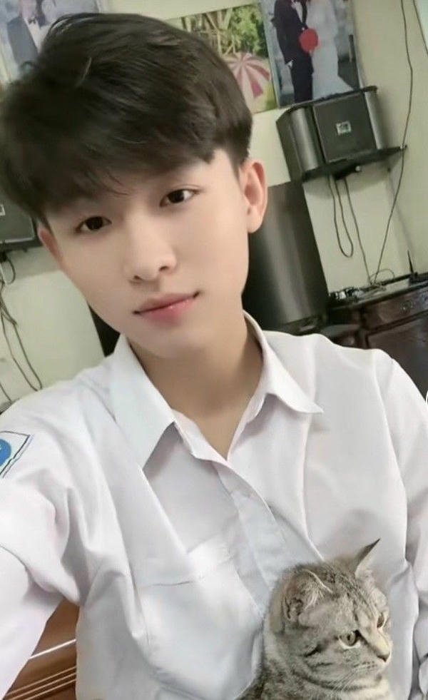 Ảnh hot trai 2K12 tinh nghịch rạng rỡ