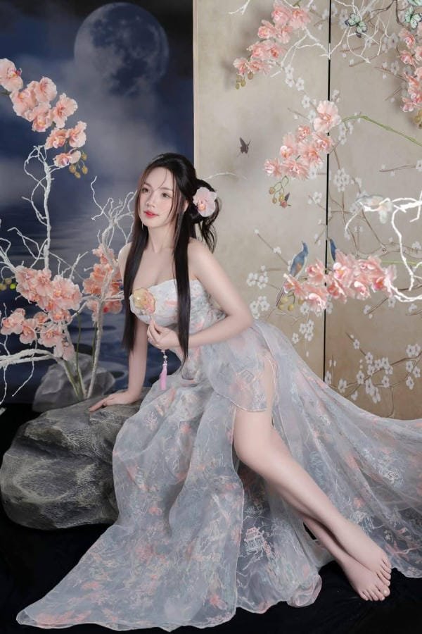 ảnh Thị Nhung đẹp cuốn hút trên mạng xã hội