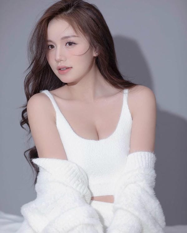 ảnh Thị Nhung gương mặt xinh cùng nụ cười rạng rỡ