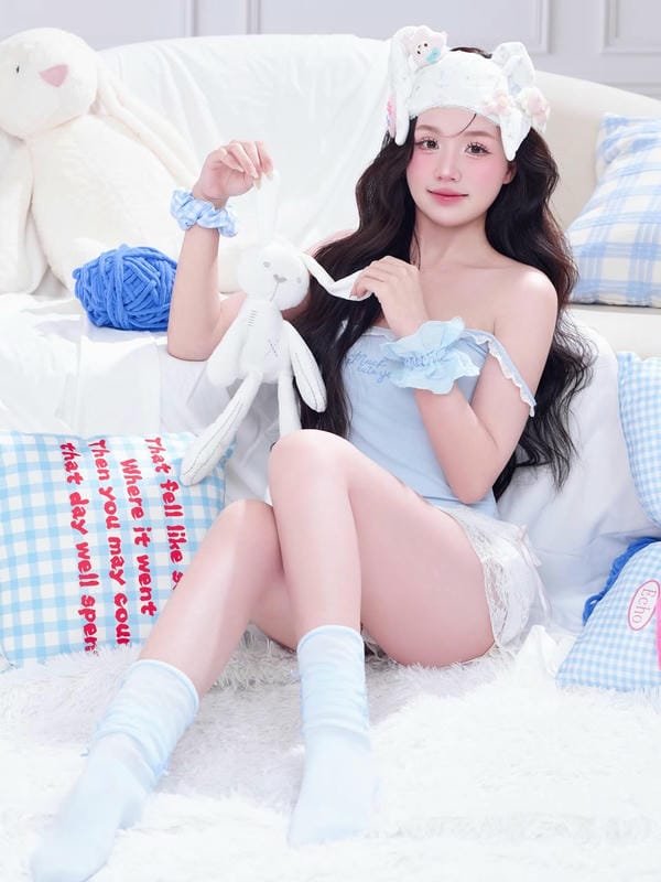 ảnh Thị Nhung tạo dáng chuyên nghiệp trước ống kính