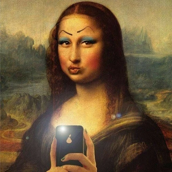 mona lisa meme cầm điện thoại chụp ảnh