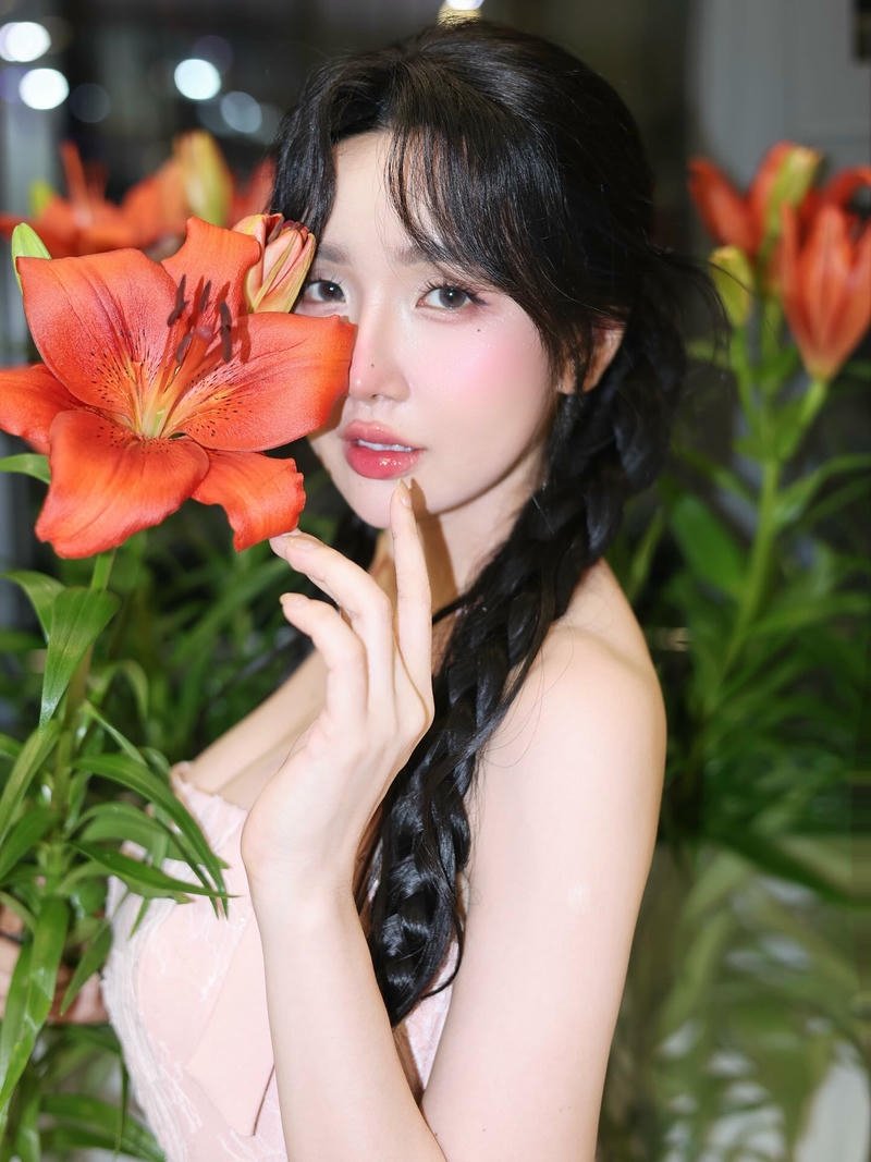 Ảnh Viên Vibi dịu dàng thanh thoát