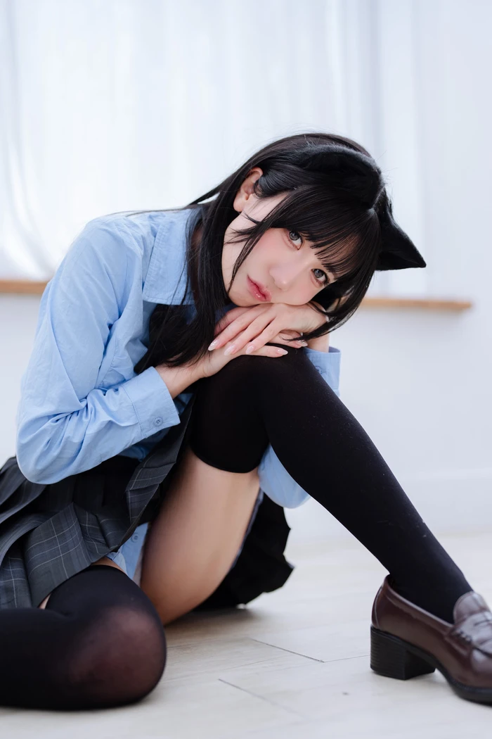 – Phụ nữ nude khoe bướm chảy dịch
