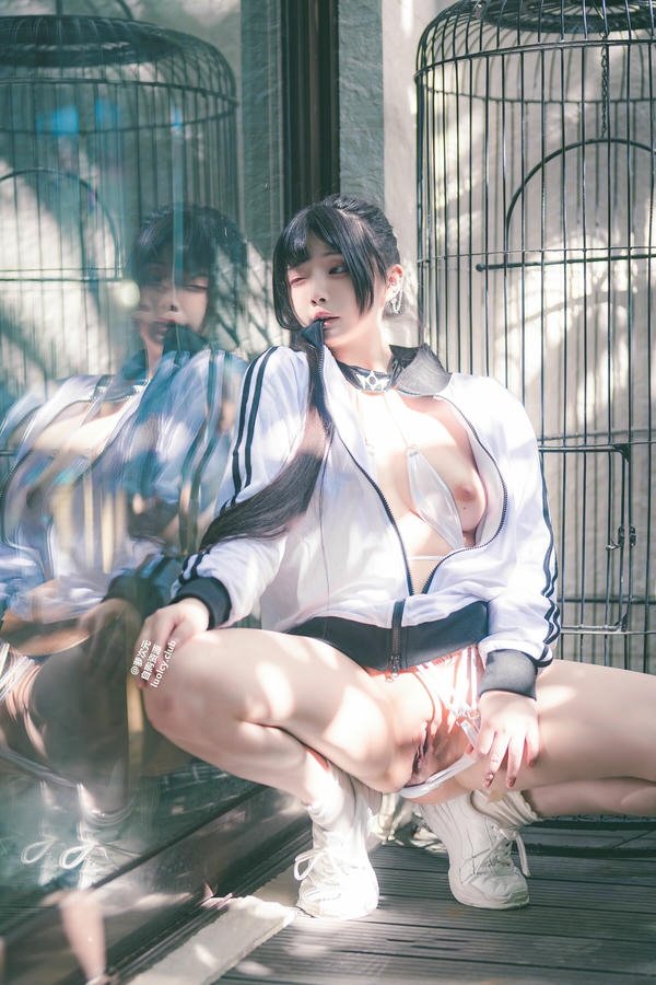 Hình nude ngực to khát tình