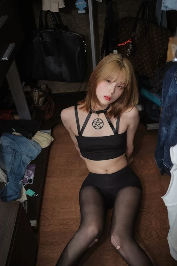 Hình sexy ngực khủng dịu dàng mềm mại