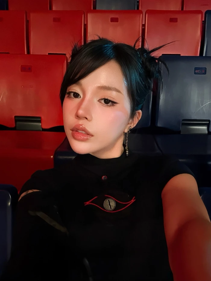 Linh Ngọc Đàm xinh tươi rạng ngời