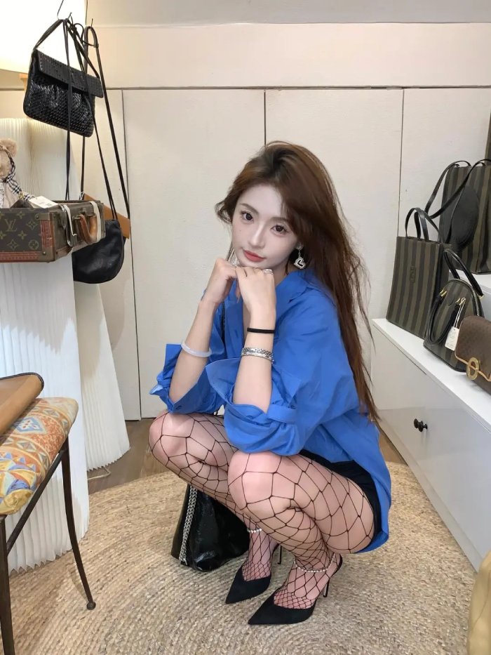 hình ảnh gái xinh mặc quần tất lưới chụp nổi bật