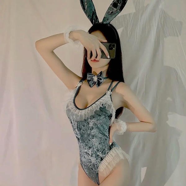 Ảnh chụp lén vú căng tròn