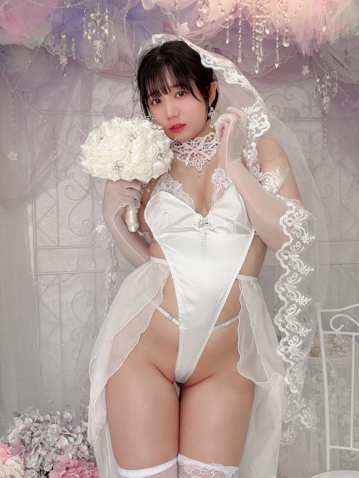 Cosplay khỏa thân coser China ngực tròn