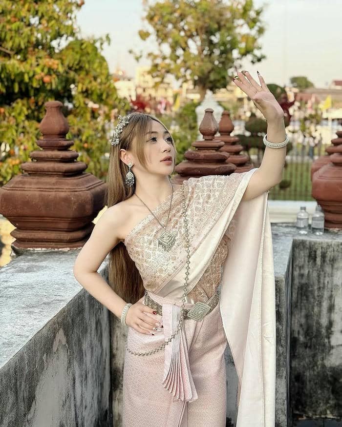 ảnh ngoài trời Trần Hà Linh