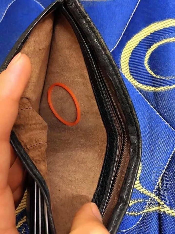 meme cuối tháng ví rỗng