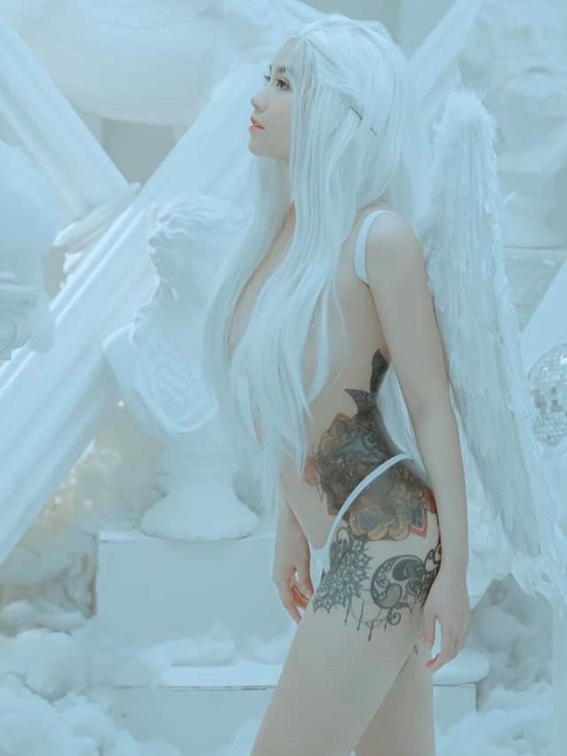 Ảnh Linh Miu bikini phong cách gợi cảm cuốn hút