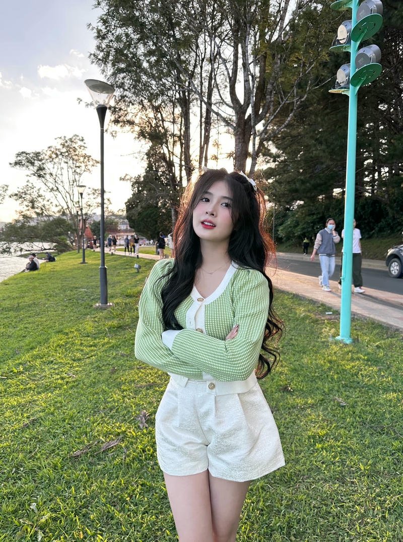 Ảnh Quỳnh Alee bikini sexy bố cục cân đối cuốn hút