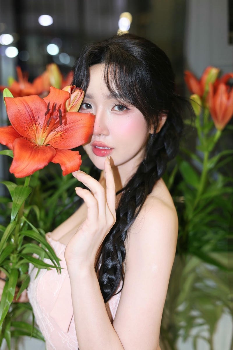 Ảnh Viên Vibi xinh xắn ánh sáng mềm mại cuốn hút