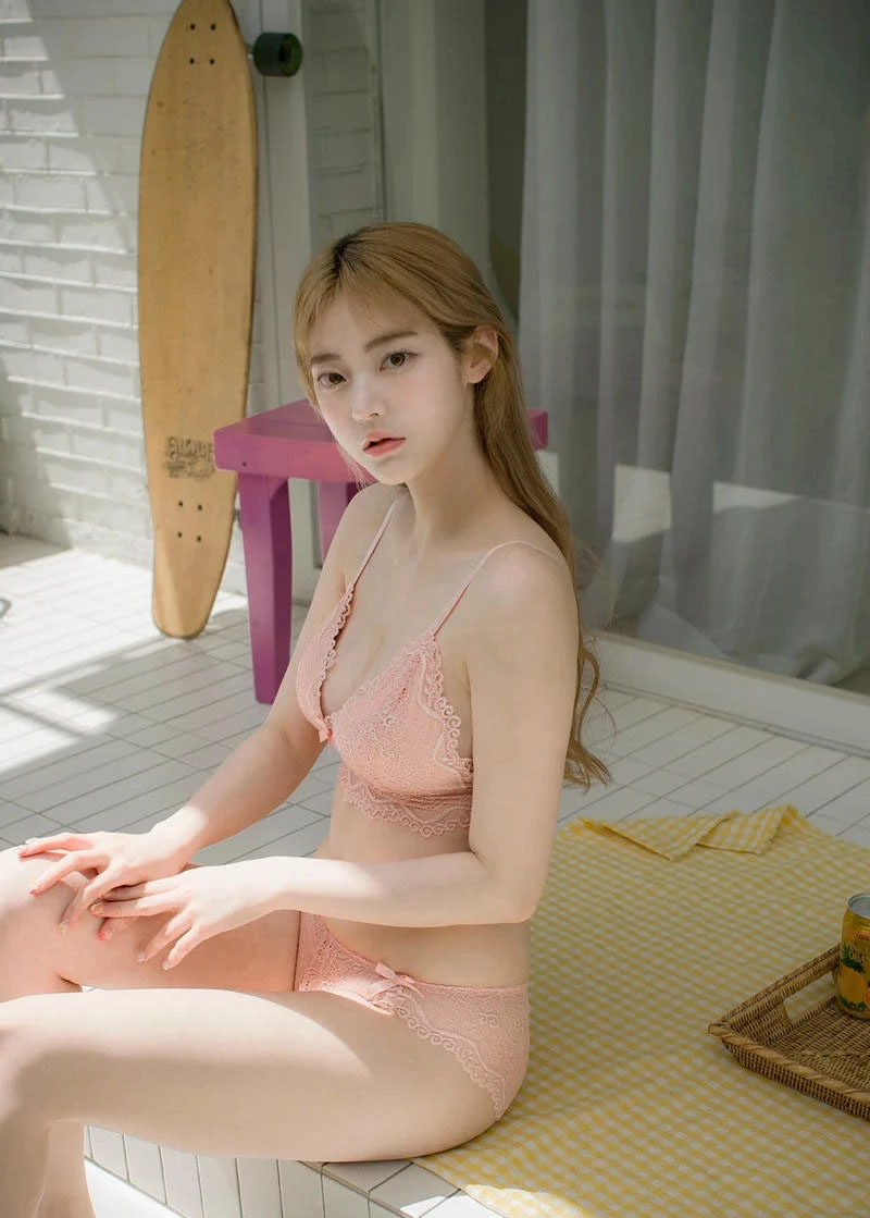 Ảnh khỏa thân ngực to bùng nổ đầy ắp nóng bỏng