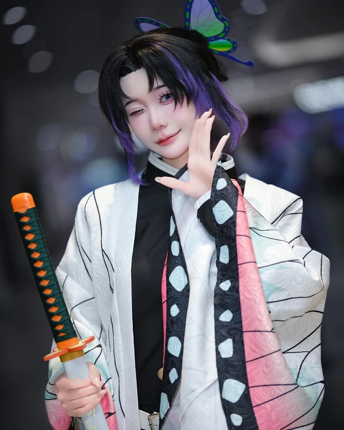 Hình Ảnh Shinobu Cosplay Quyến Rũ Mê Hoặc