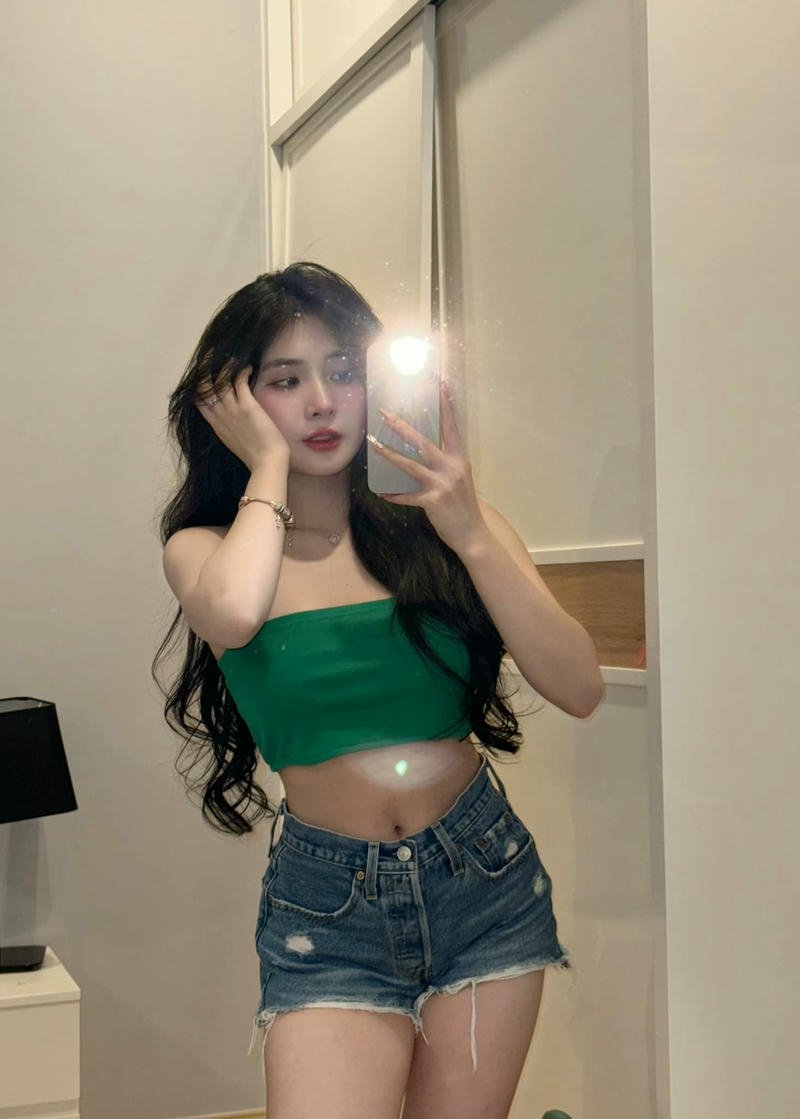 Hình Quỳnh Alee bikini sexy phong cách mùa hè