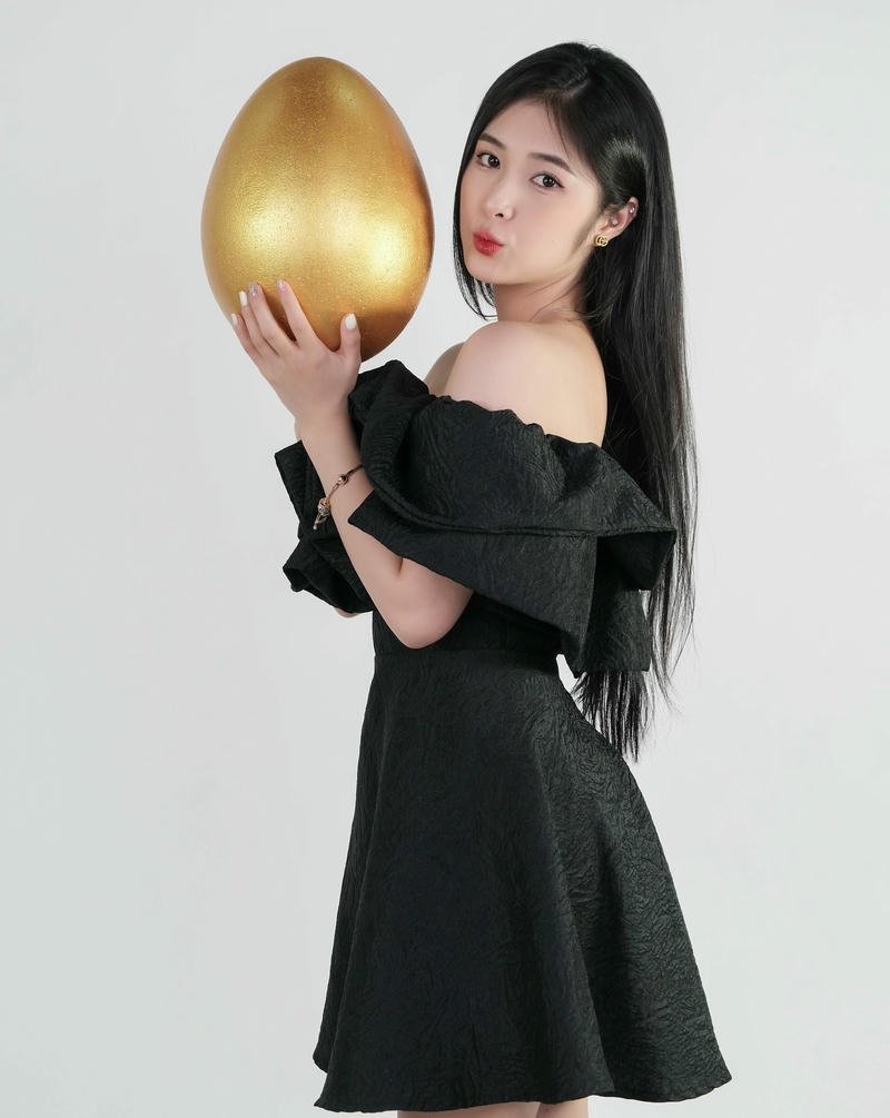 Hình Quỳnh Alee bikini sexy tạo hình gợi cảm tinh tế