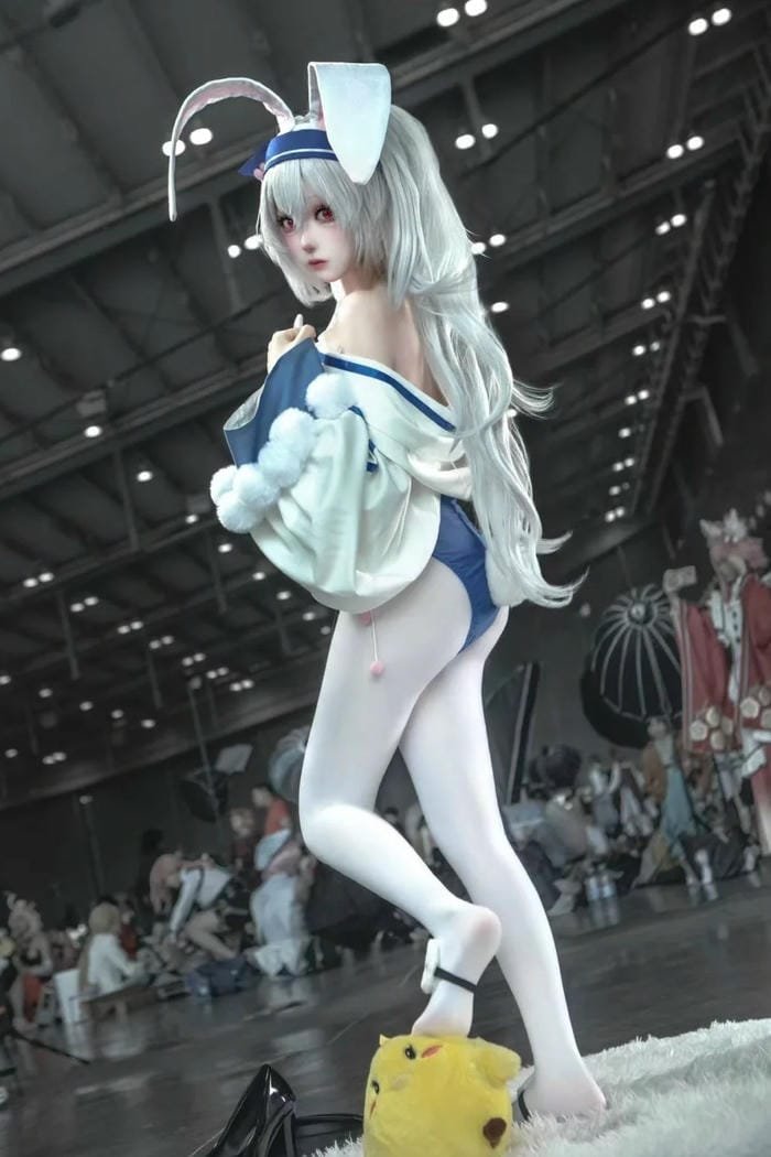 Hình ảnh cosplay thỏ thần thái sang trọng lộng lẫy