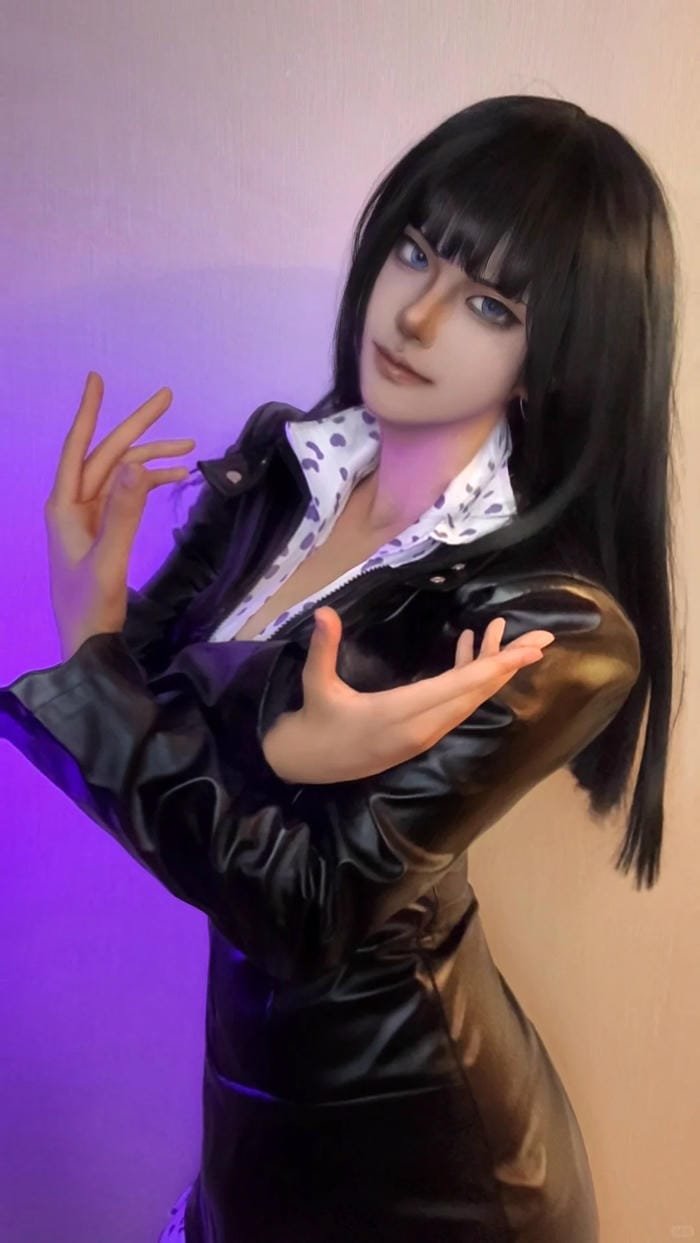 Nico Robin cosplay nữ