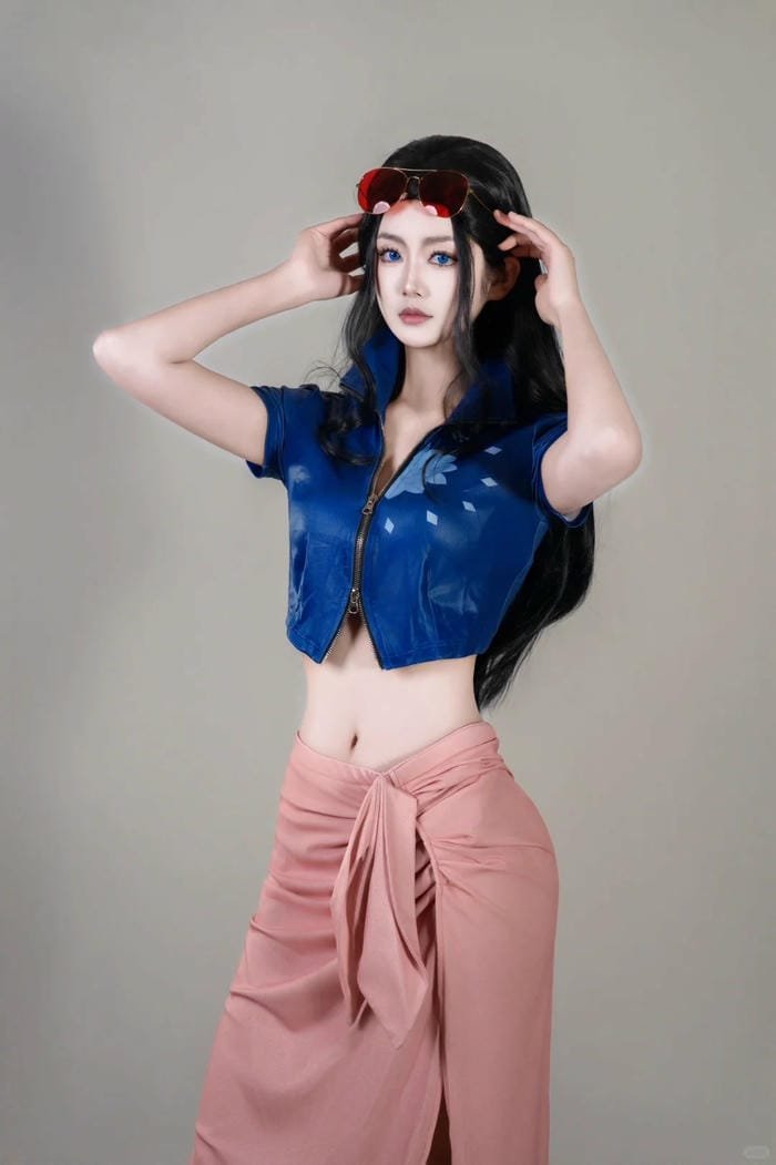 Nico Robin cosplay sang trọng