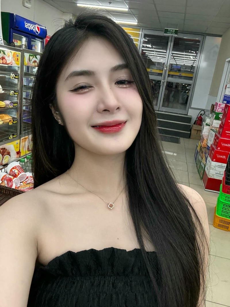 Quỳnh Alee bikini sexy góc chụp cuốn hút