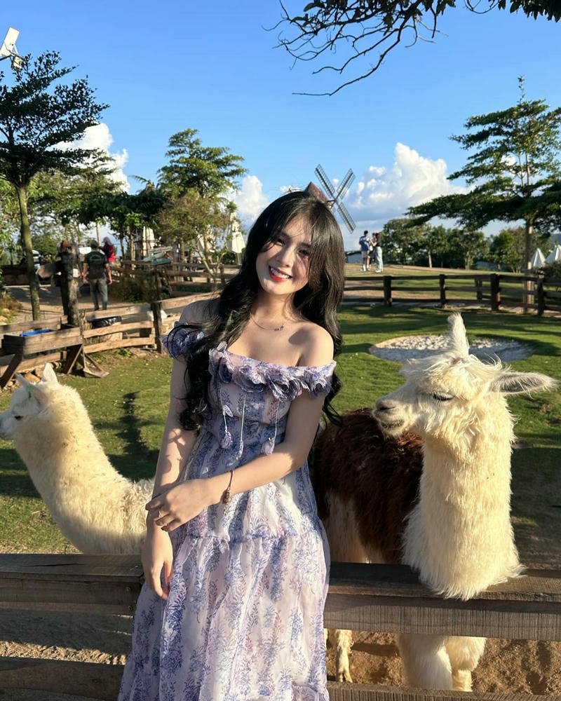 Quỳnh Alee bikini sexy phong cách biển tự nhiên cuốn hút