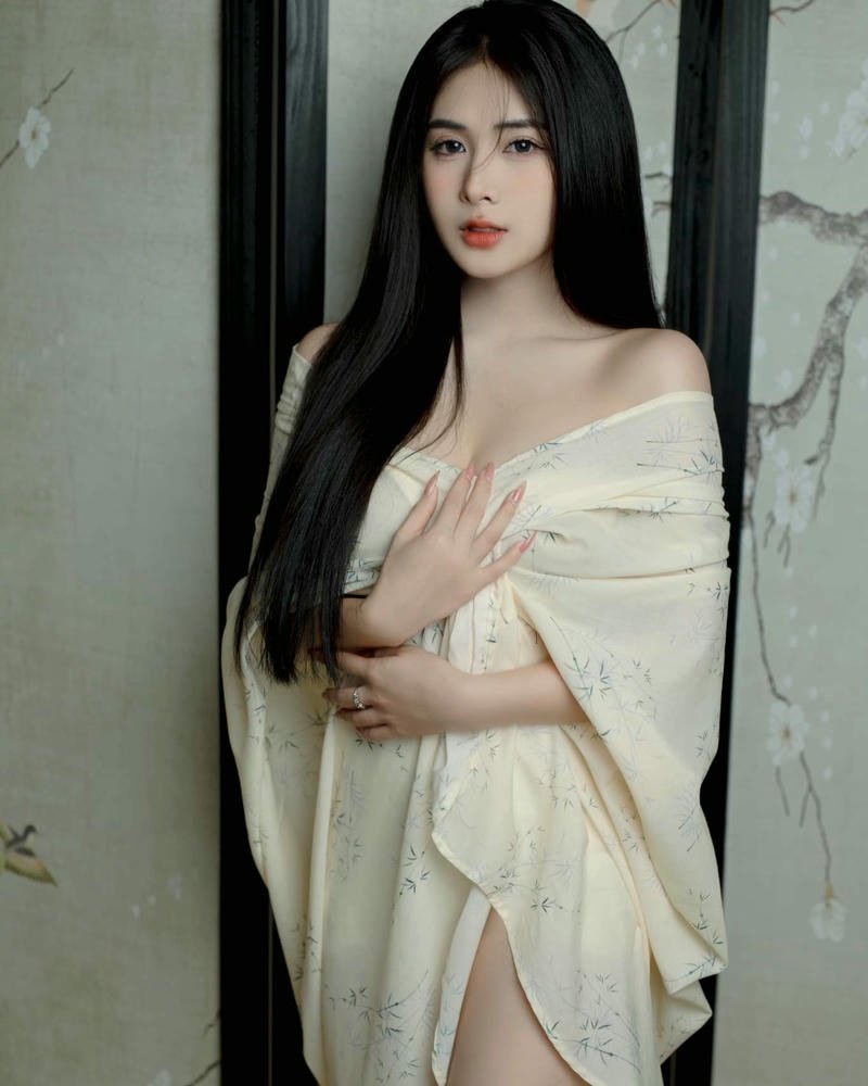 Quỳnh Alee bikini sexy phong thái trẻ trung năng động