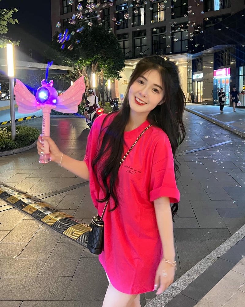 Quỳnh Alee bikini sexy thần thái nổi bật ngoài trời