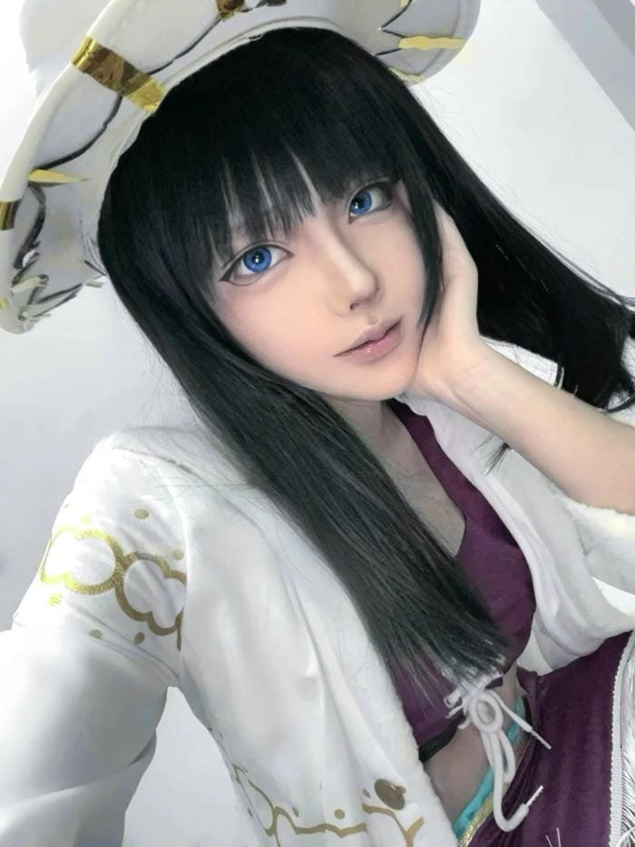 Robin cosplay dịu dàng