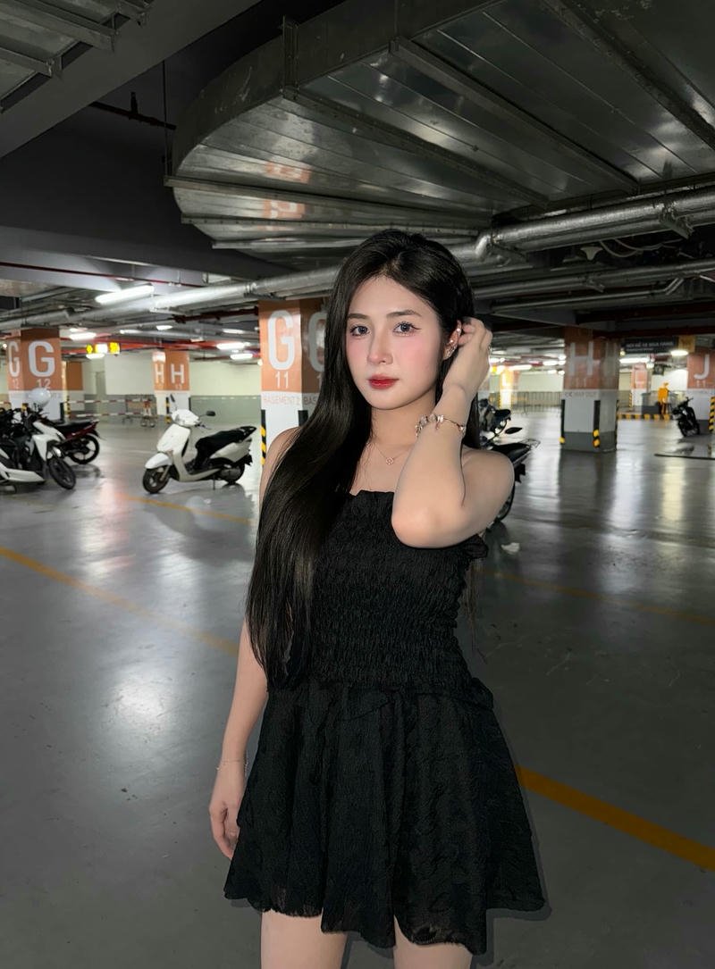 Sexy hình ảnh Quỳnh Alee bố cục tinh tế