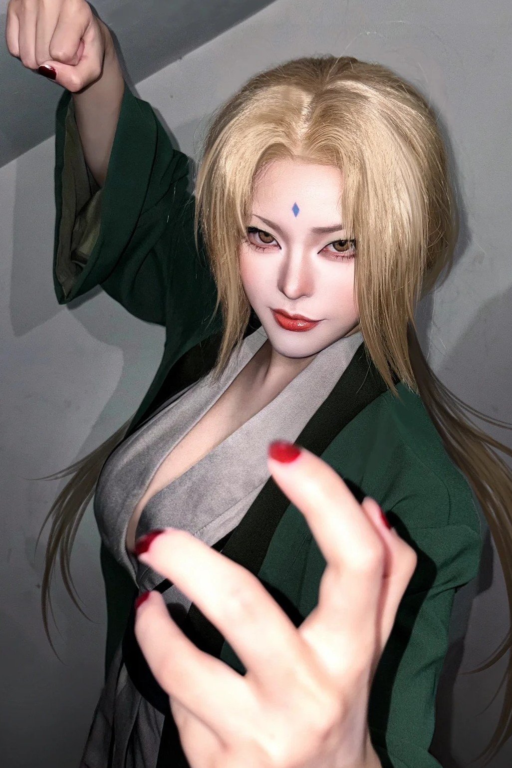 Tsunade cosplay Nhật Bản