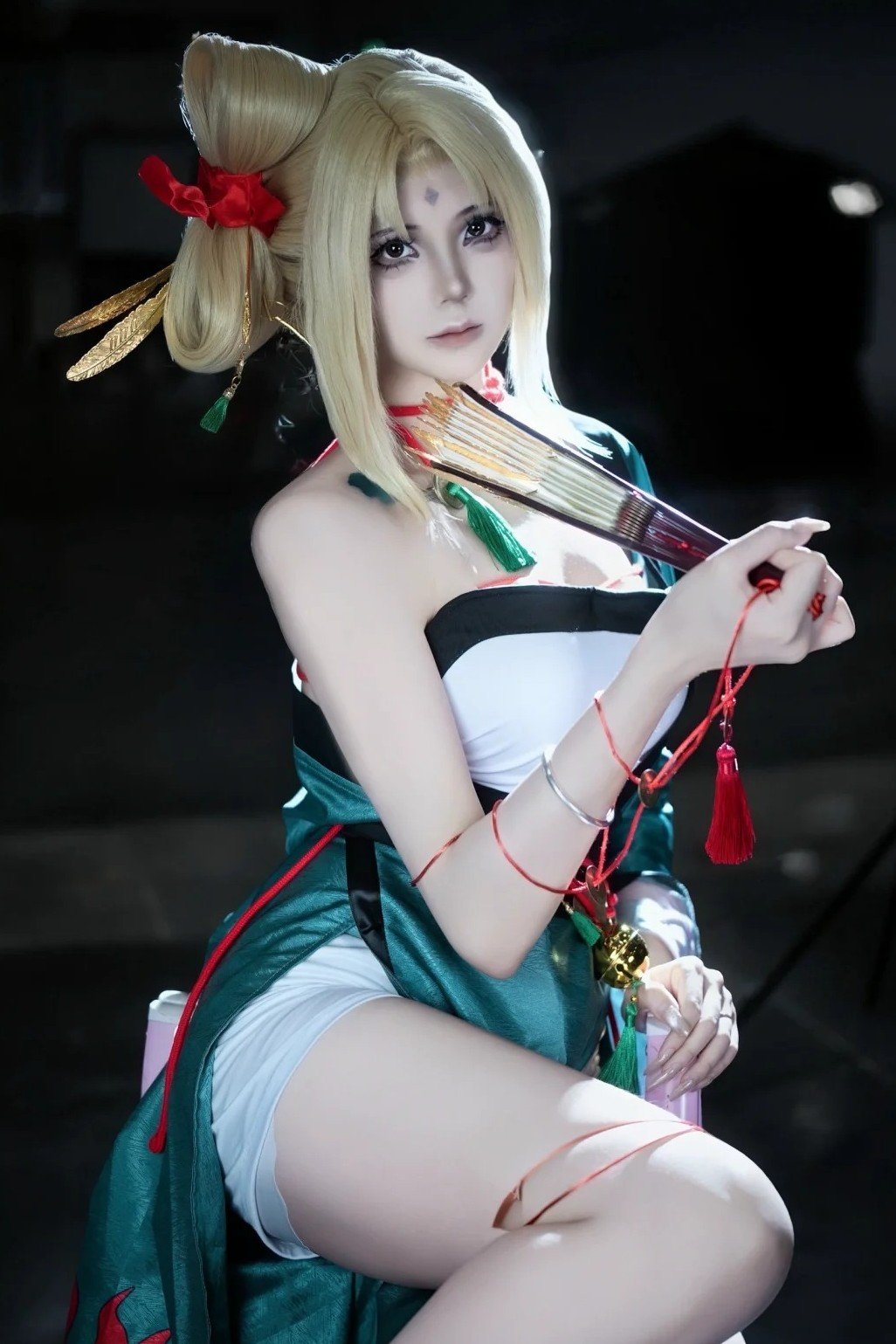 Tsunade cosplay tóc vàng