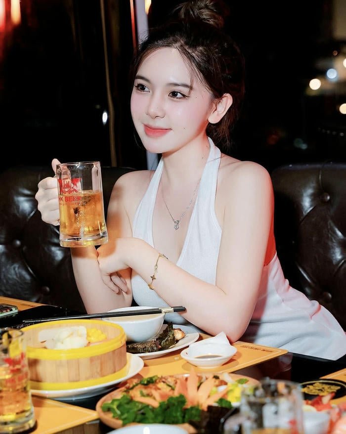 ảnh Trần Huyền Châu cuốn hút