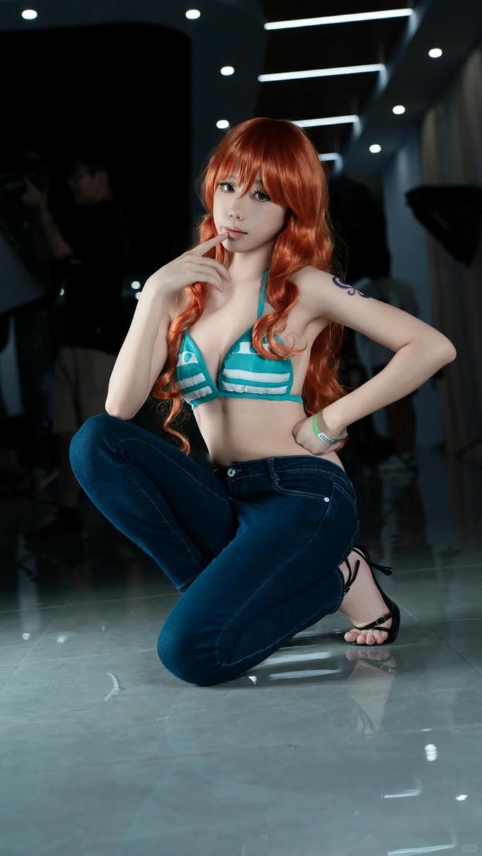 cosplay Nami học sinh