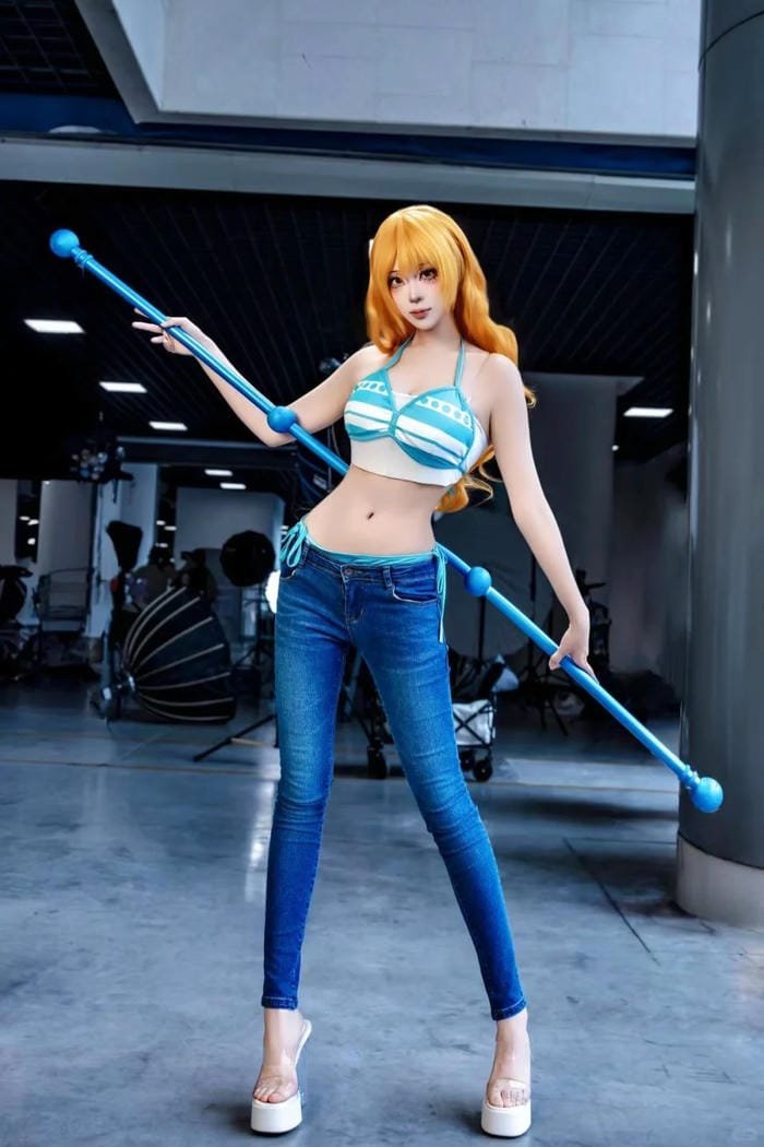 cosplay Nami tóc dài